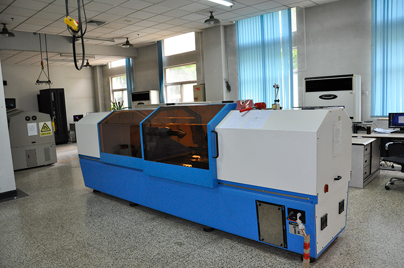 国产电子雕刻机，可以完成每秒8000次网点雕刻